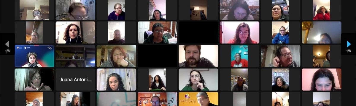 Muchas personas conectadas a una sesión en línea