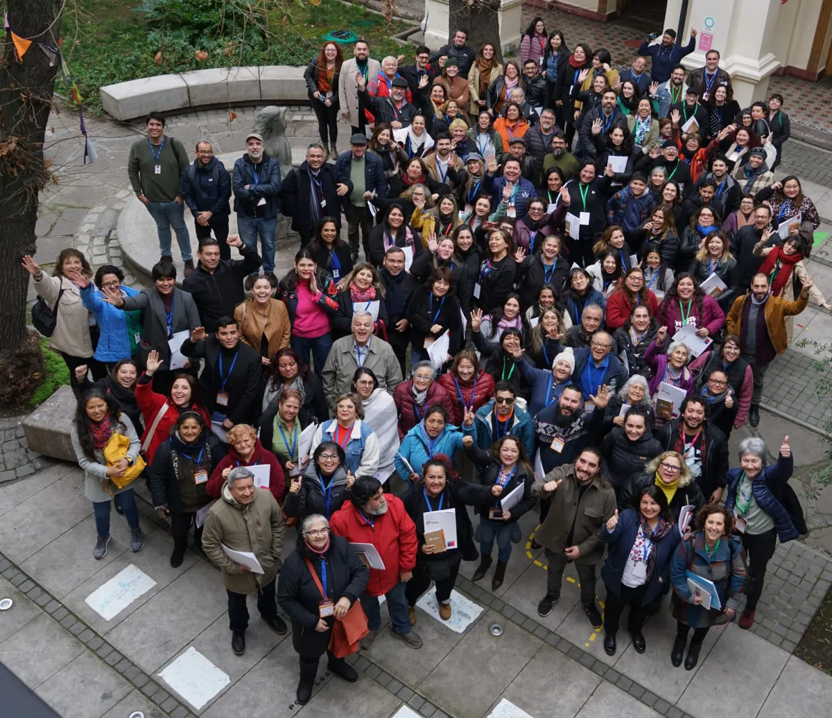 Grupo de personas posando
