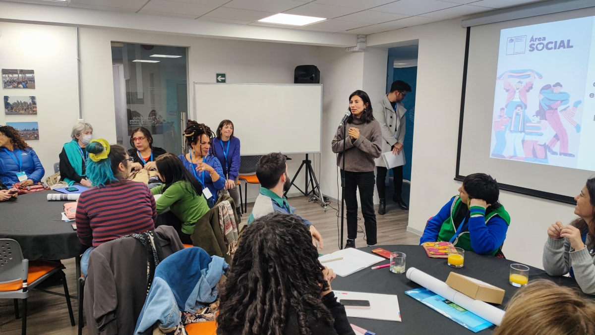 Grupo de personas reunidas en un lugar