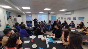 Grupo de personas reunidas en un lugar