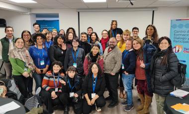 Grupo de personas reunidas en un lugar