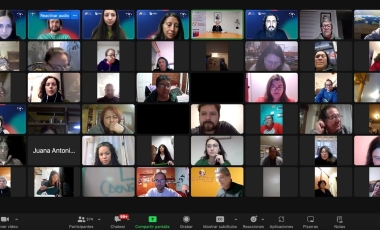 Muchas personas conectadas a una sesión en línea